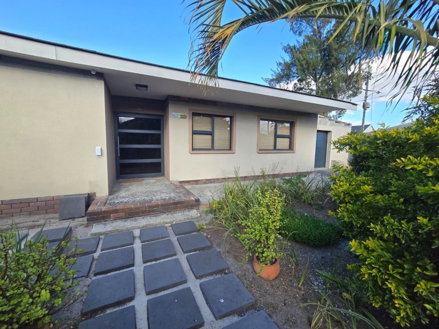 4 Bedroom Property for Sale in Wetton Western Cape